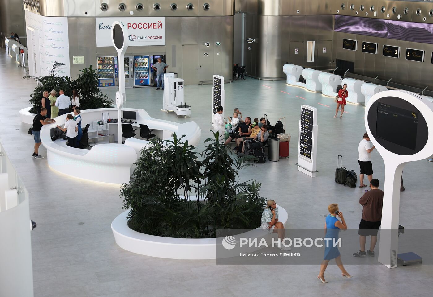 Прибытие первого рейса в аэропорт Геленджика после возобновления работы 