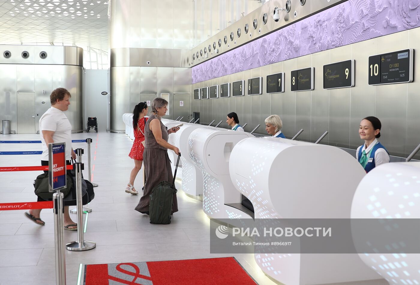 Прибытие первого рейса в аэропорт Геленджика после возобновления работы 