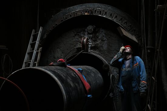 Работы по прокладке газопровода на Кропоткинском дюкере