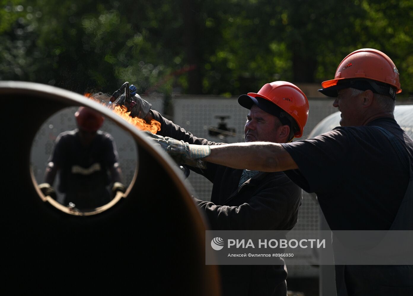 Работы по прокладке газопровода на Кропоткинском дюкере