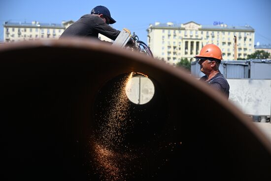 Работы по прокладке газопровода на Кропоткинском дюкере