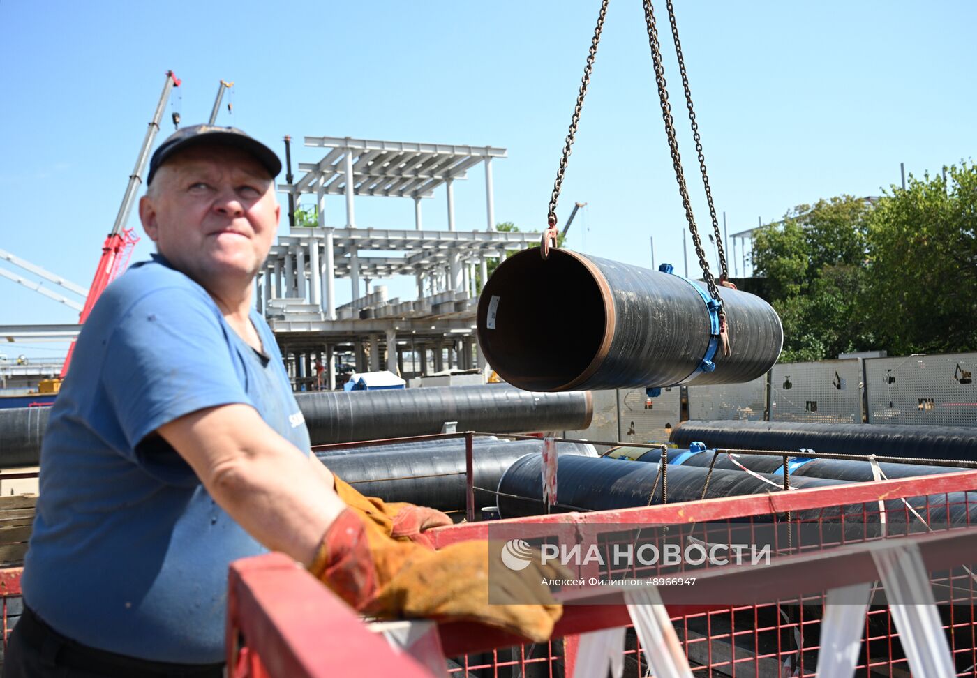 Работы по прокладке газопровода на Кропоткинском дюкере