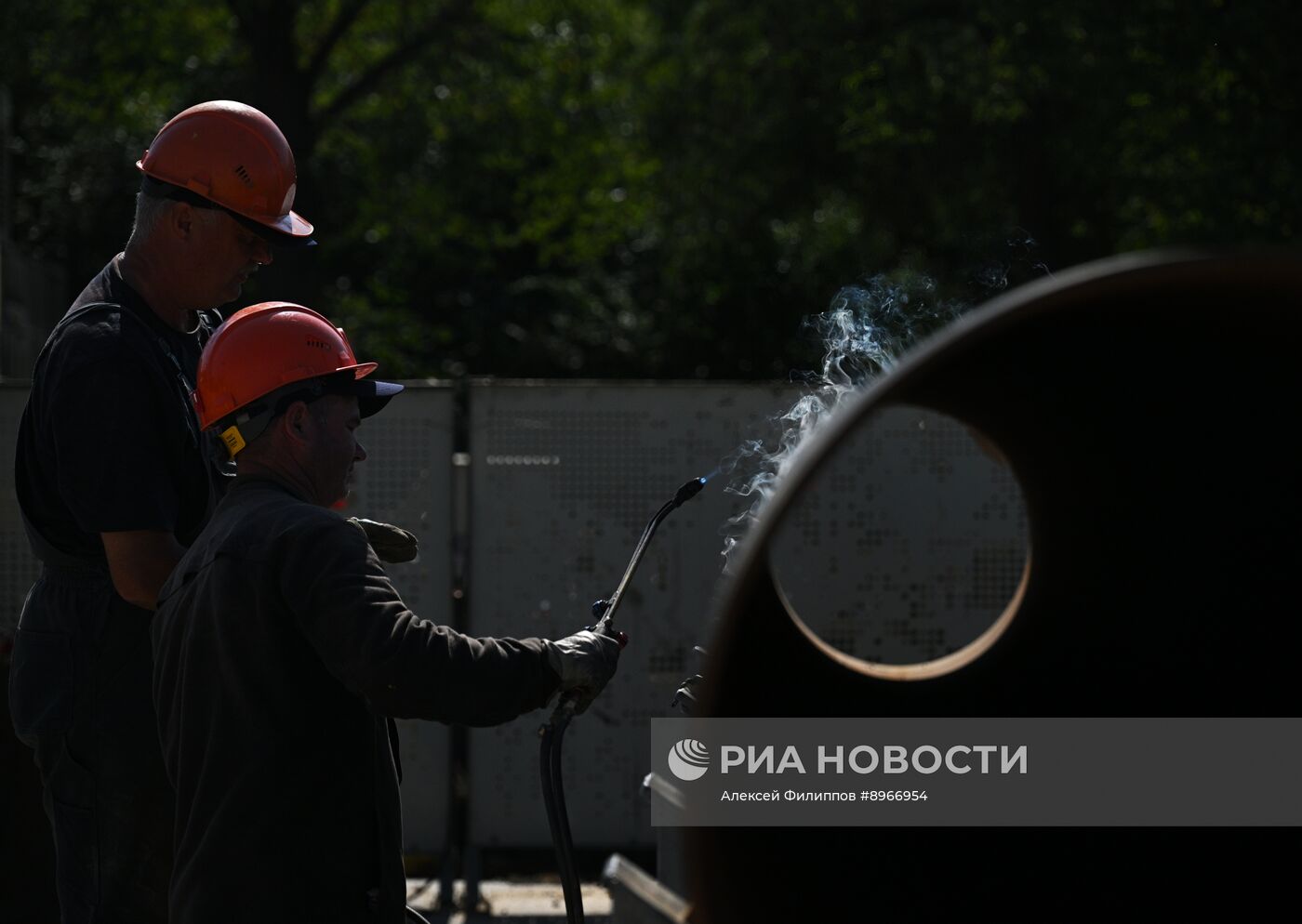 Работы по прокладке газопровода на Кропоткинском дюкере