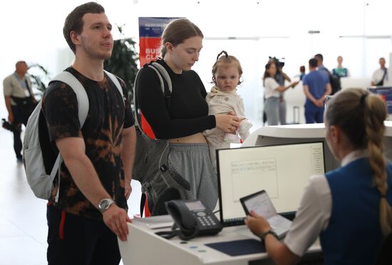 Прибытие первого рейса в аэропорт Геленджика после возобновления работы 