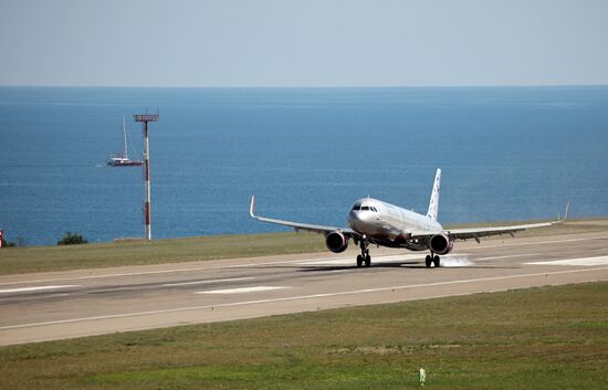 Прибытие первого рейса в аэропорт Геленджика после возобновления работы 