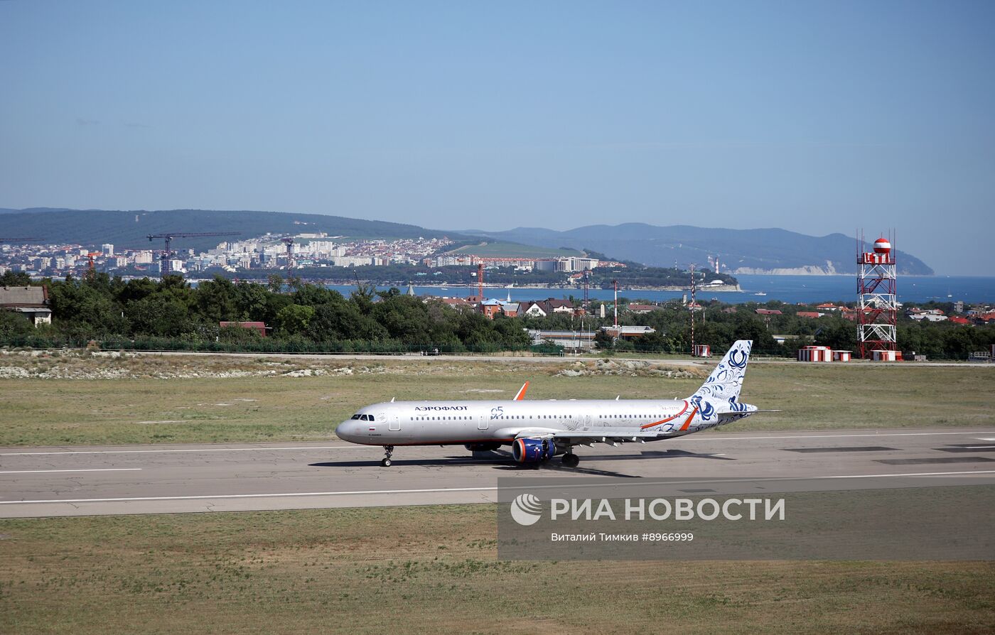 Прибытие первого рейса в аэропорт Геленджика после возобновления работы