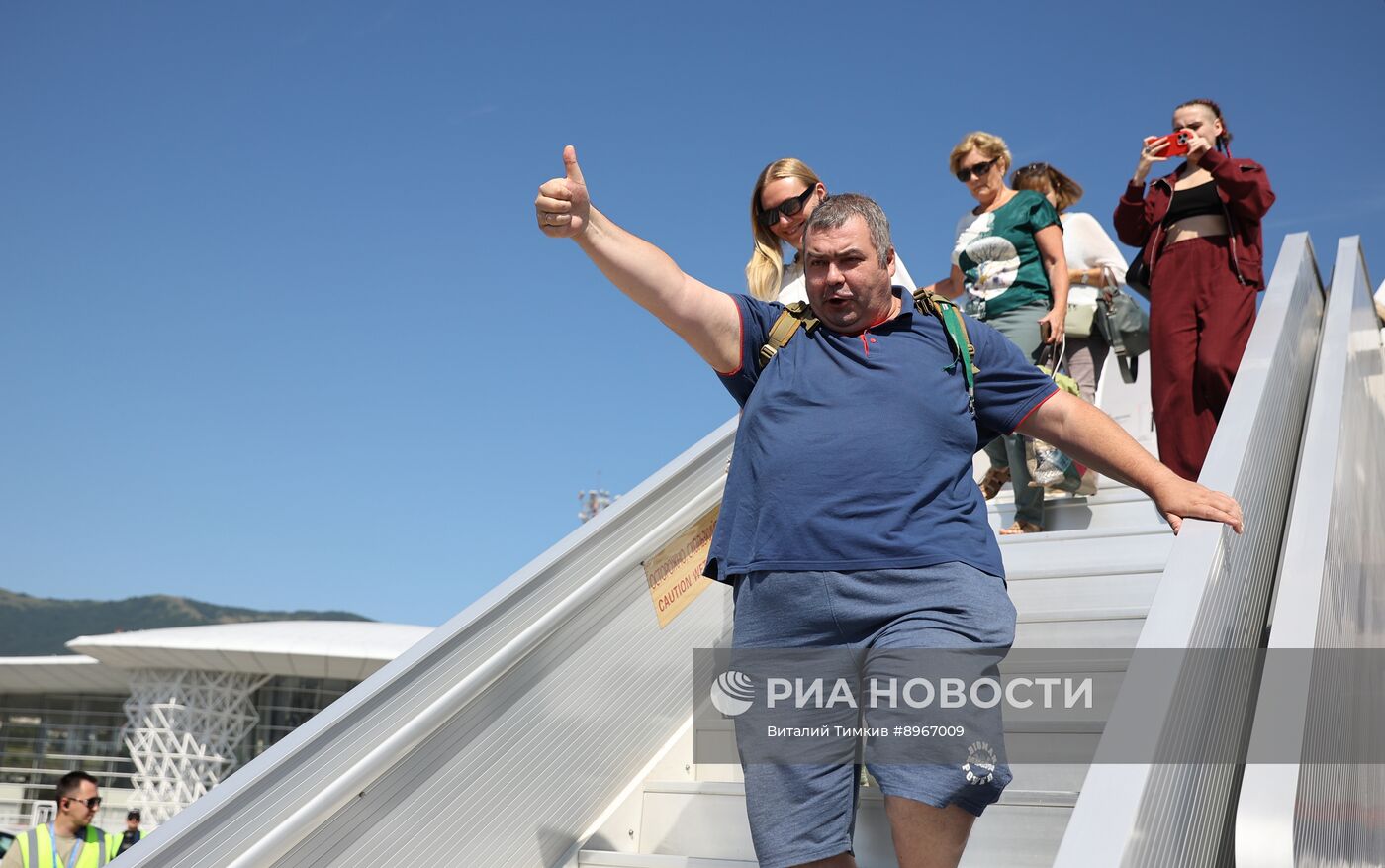 Прибытие первого рейса в аэропорт Геленджика после возобновления работы 