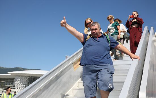 Прибытие первого рейса в аэропорт Геленджика после возобновления работы 