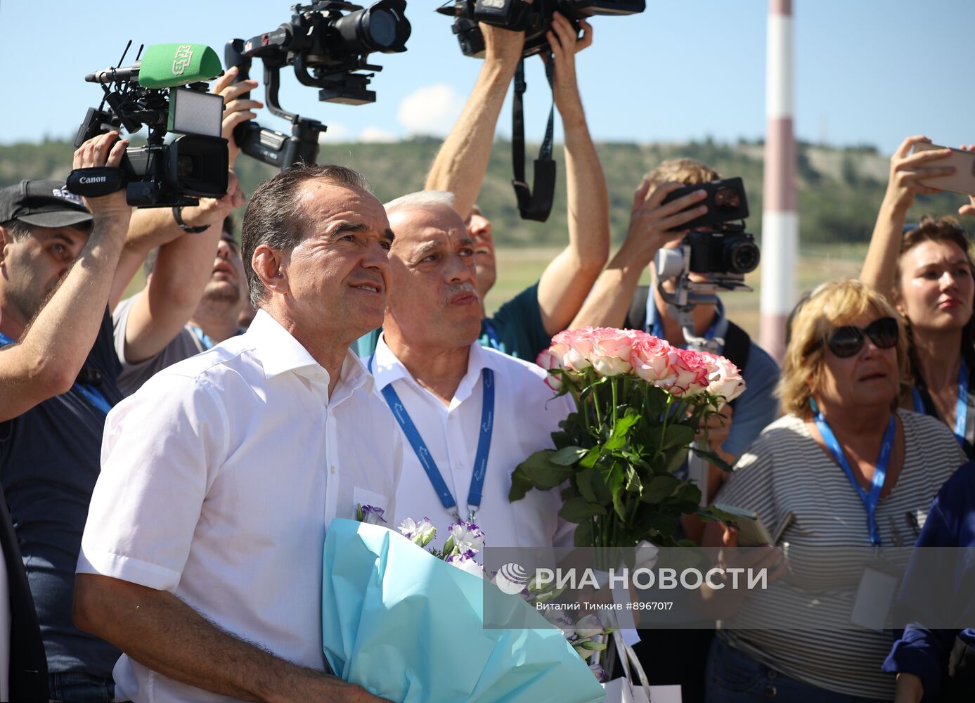 Прибытие первого рейса в аэропорт Геленджика после возобновления работы 