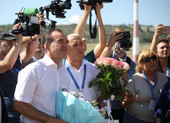 Прибытие первого рейса в аэропорт Геленджика после возобновления работы 