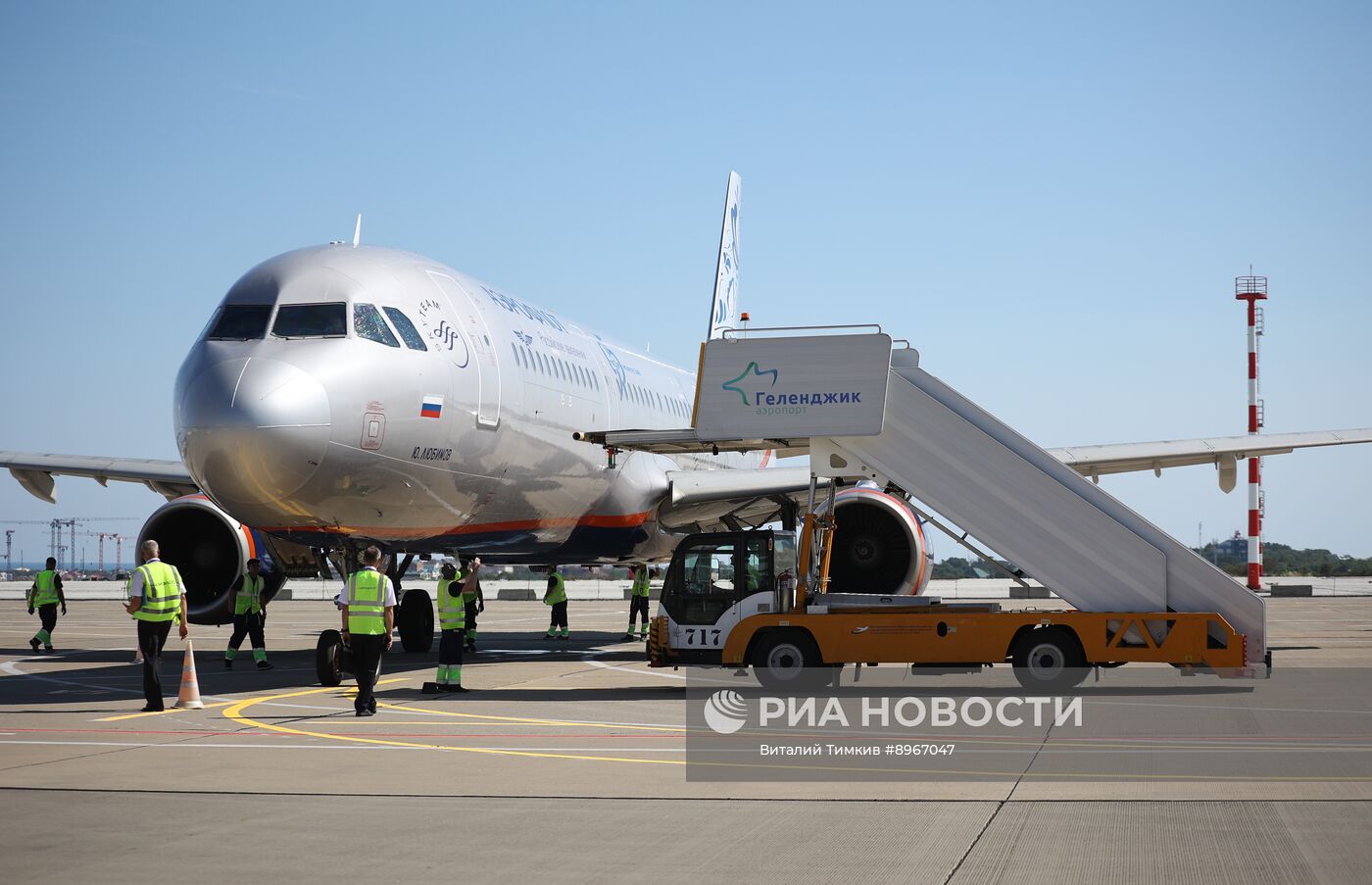 Прибытие первого рейса в аэропорт Геленджика после возобновления работы