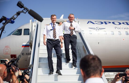 Прибытие первого рейса в аэропорт Геленджика после возобновления работы 