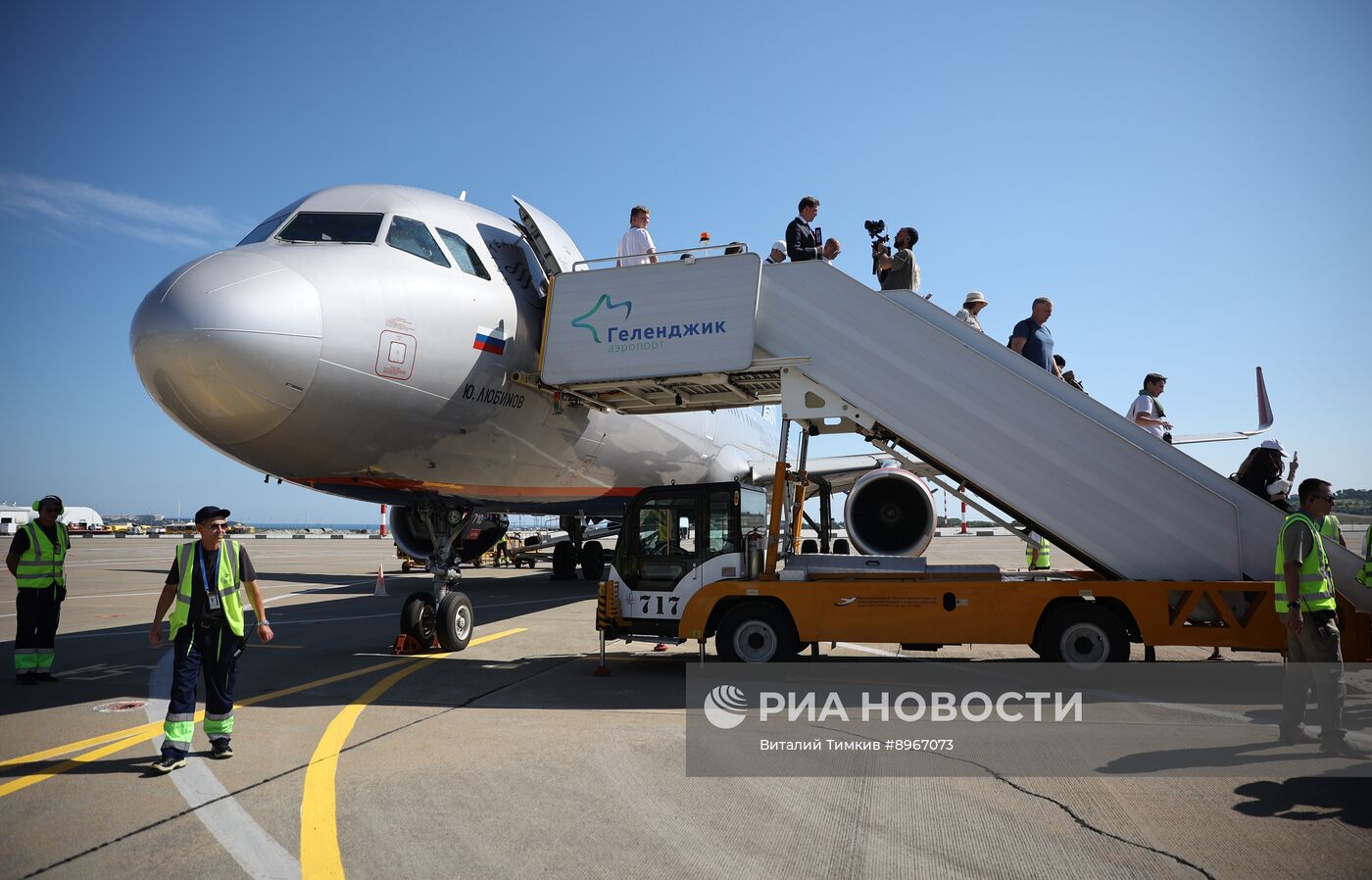 Прибытие первого рейса в аэропорт Геленджика после возобновления работы