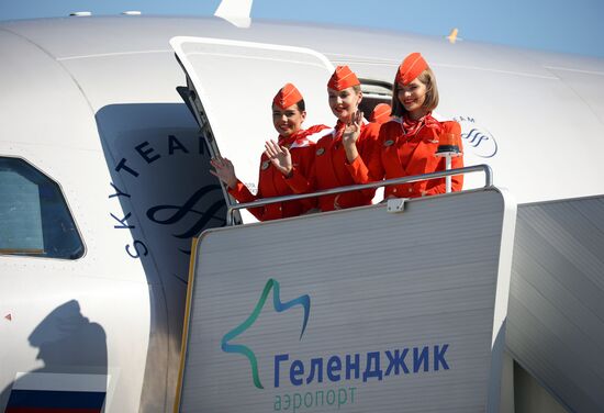 Прибытие первого рейса в аэропорт Геленджика после возобновления работы 