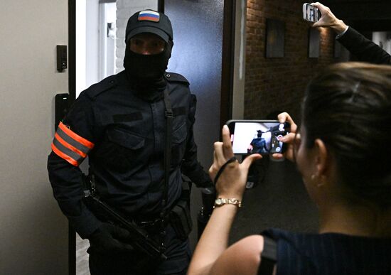 Обыски в офисе редакции Ваza