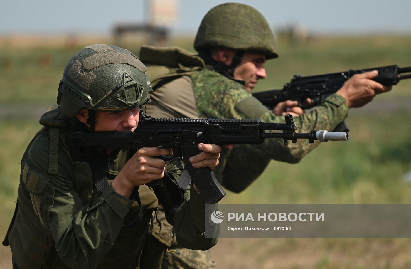 Боевая подготовка военнослужащих-контрактников на полигоне в Ростовской области