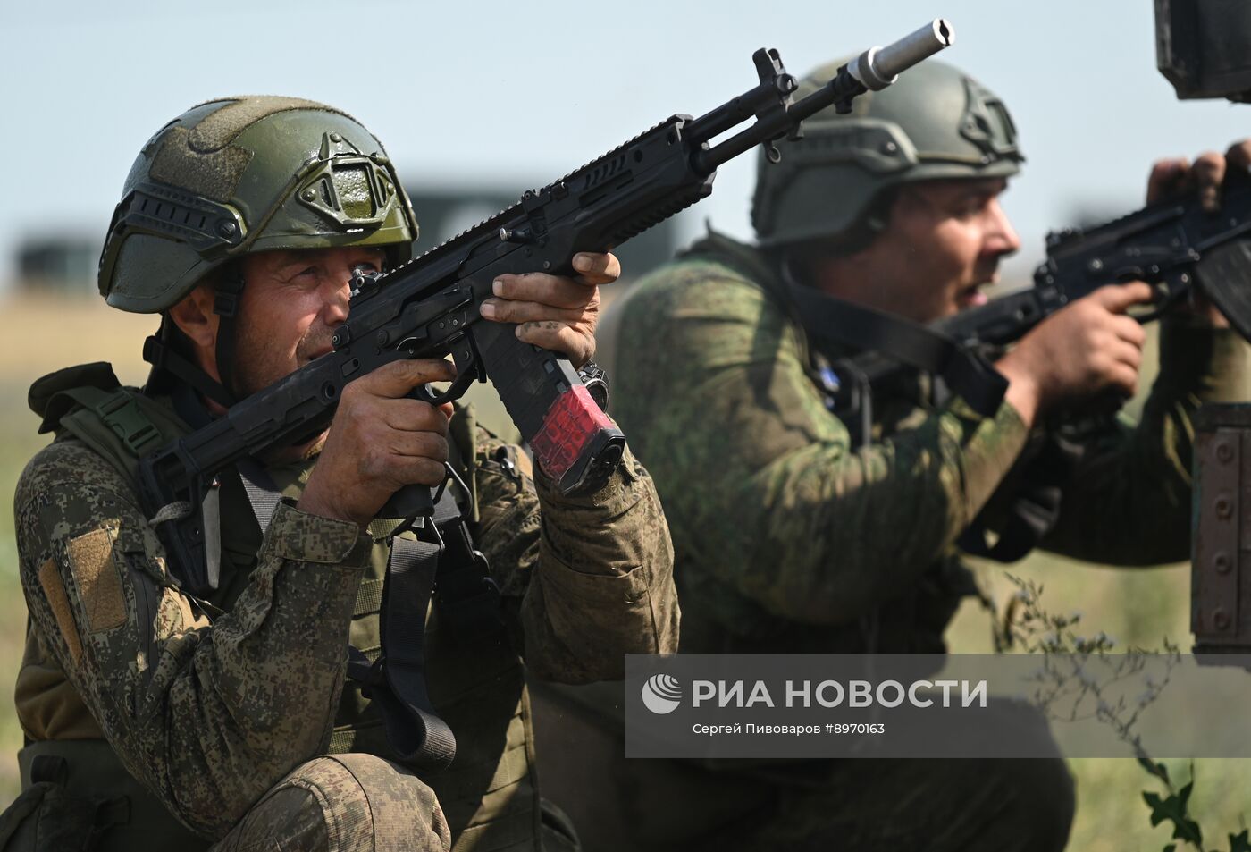 Боевая подготовка военнослужащих-контрактников на полигоне в Ростовской области