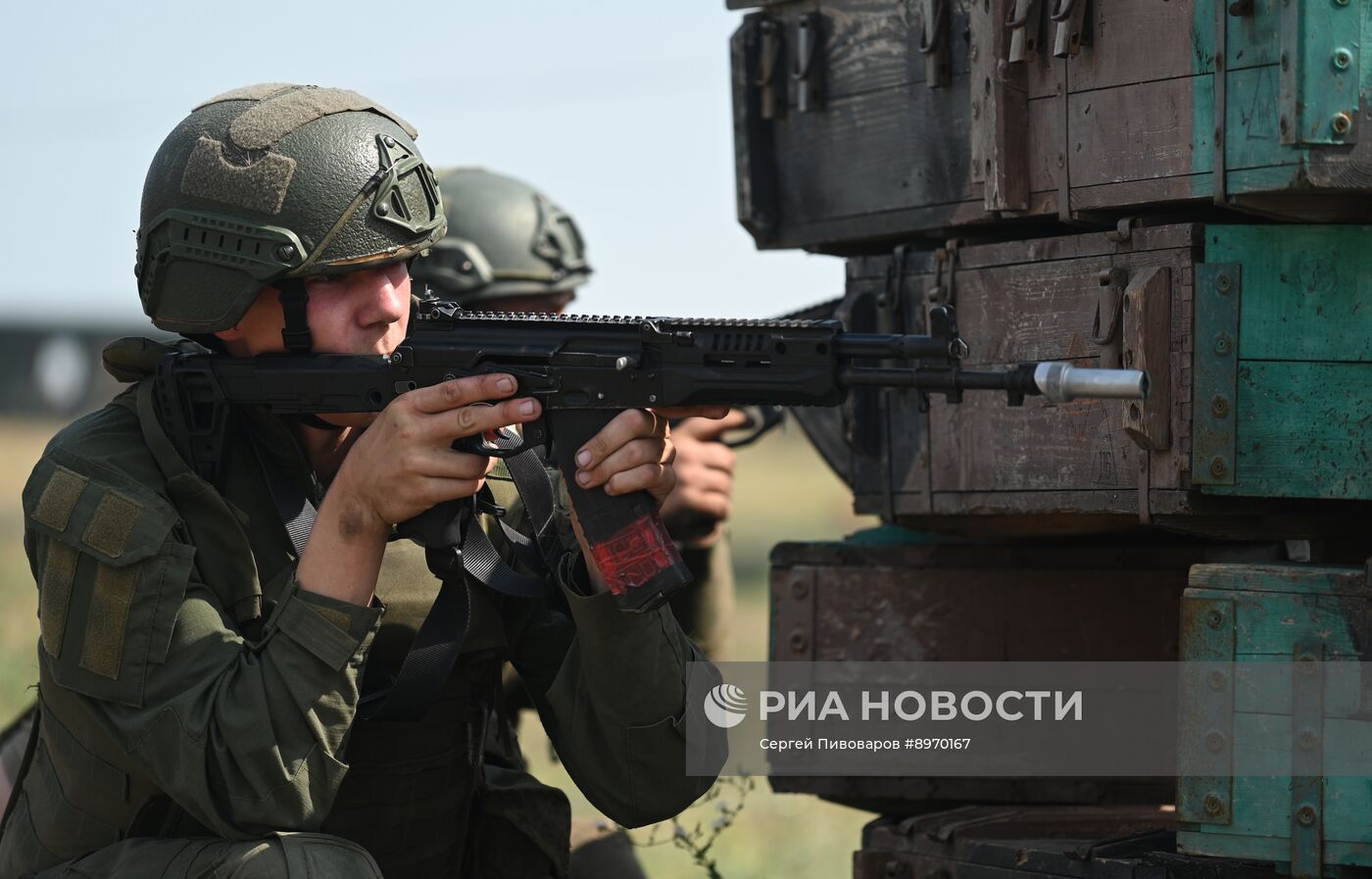 Боевая подготовка военнослужащих-контрактников на полигоне в Ростовской области