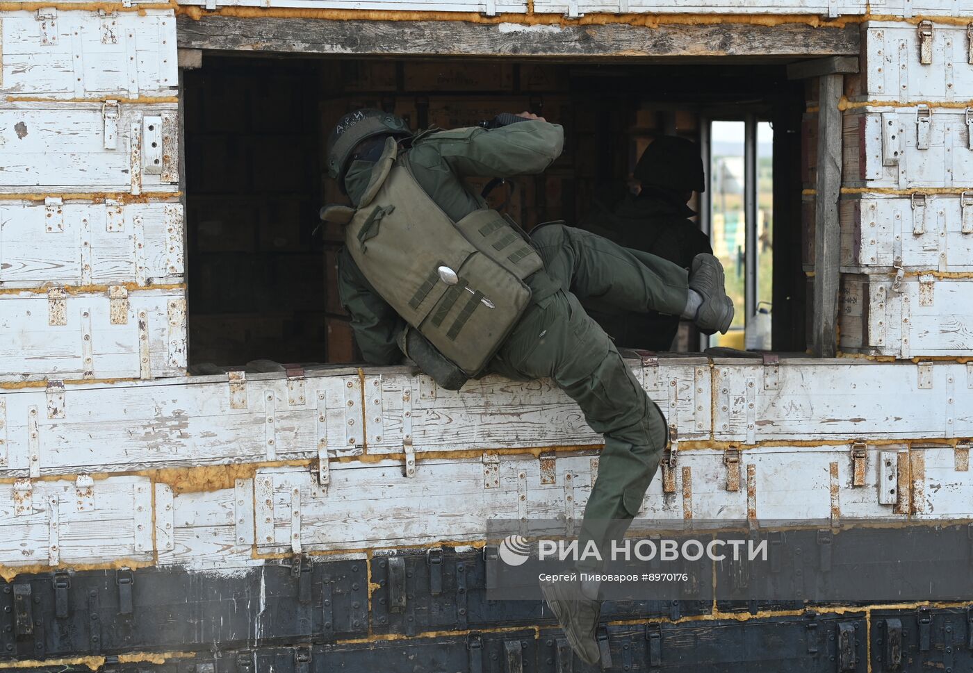 Боевая подготовка военнослужащих-контрактников на полигоне в Ростовской области
