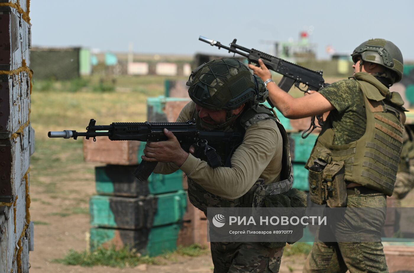 Боевая подготовка военнослужащих-контрактников на полигоне в Ростовской области