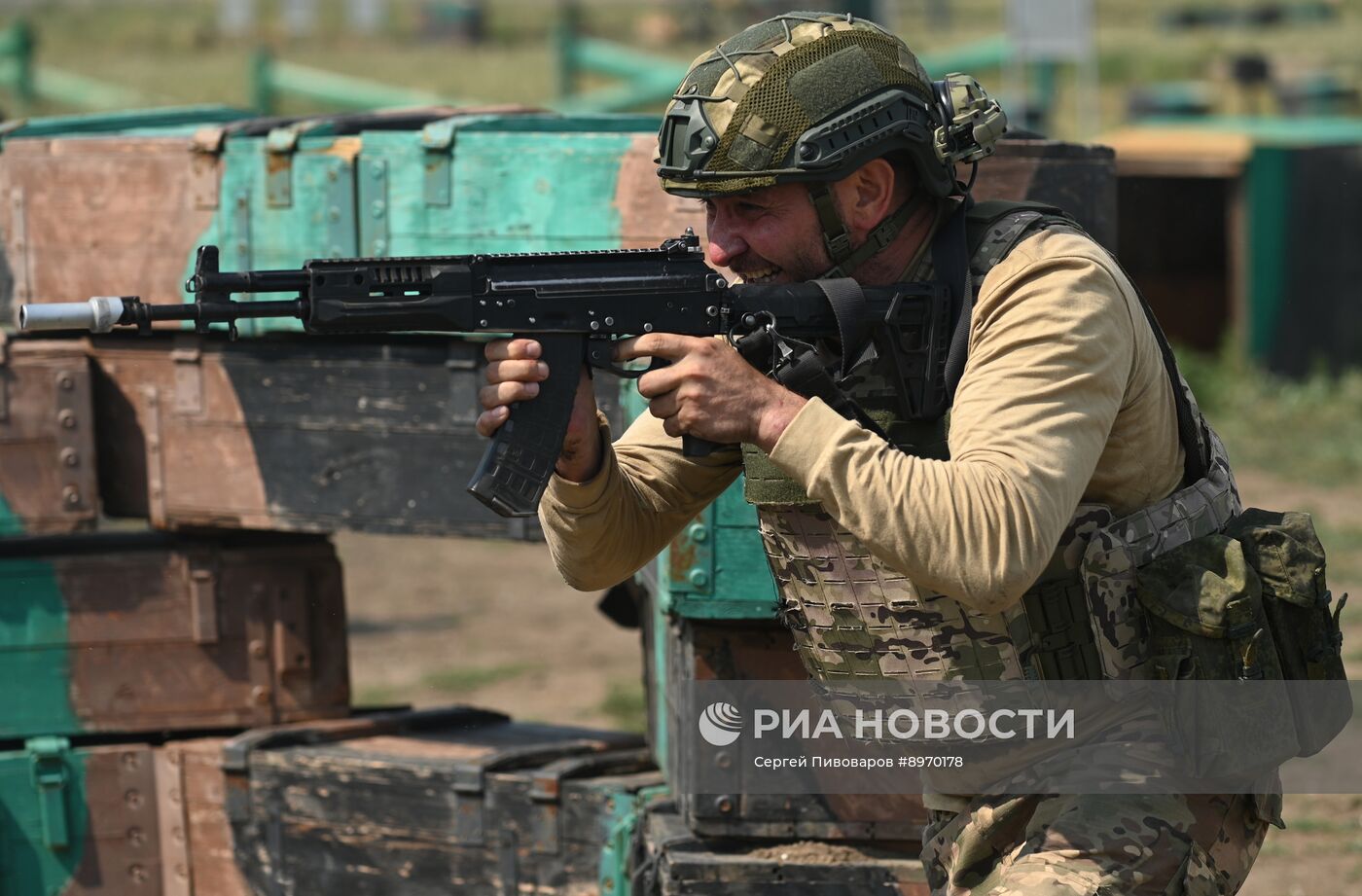 Боевая подготовка военнослужащих-контрактников на полигоне в Ростовской области