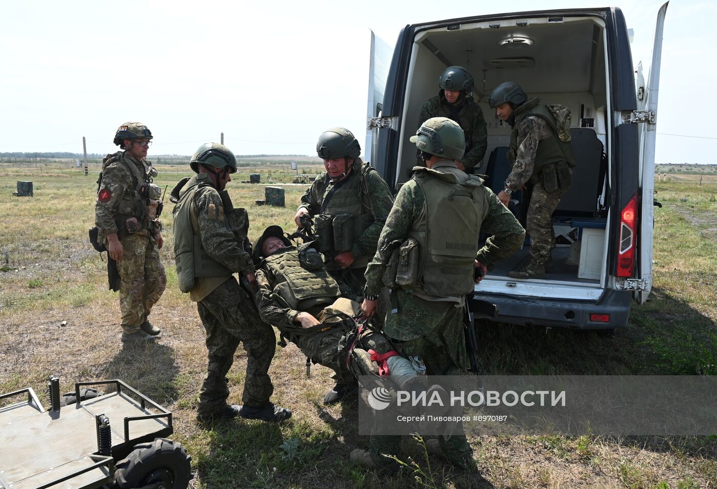 Боевая подготовка военнослужащих-контрактников на полигоне в Ростовской области