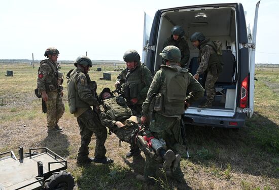 Боевая подготовка военнослужащих-контрактников на полигоне в Ростовской области
