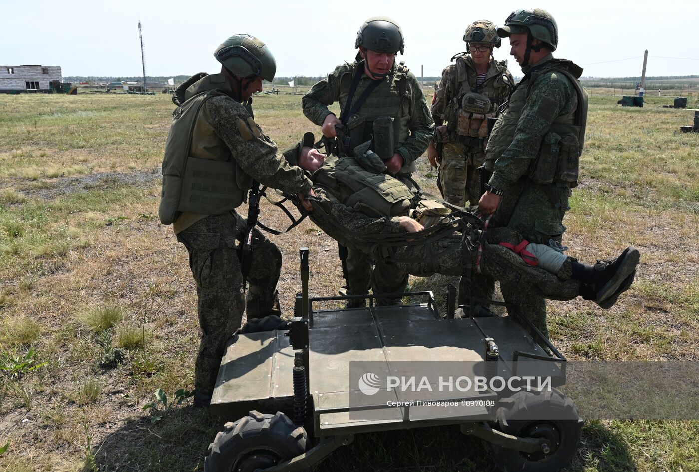 Боевая подготовка военнослужащих-контрактников на полигоне в Ростовской области