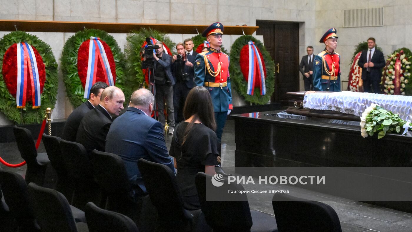 Прощание с председателем Верховного суда РФ Ириной Подносовой