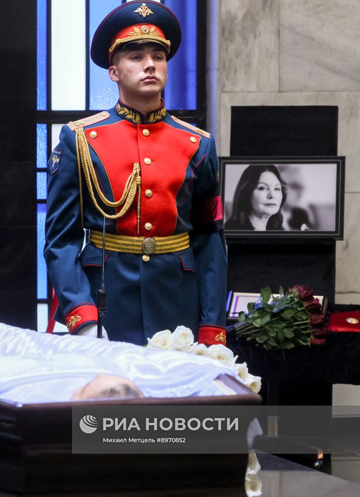 Прощание с председателем Верховного суда РФ Ириной Подносовой