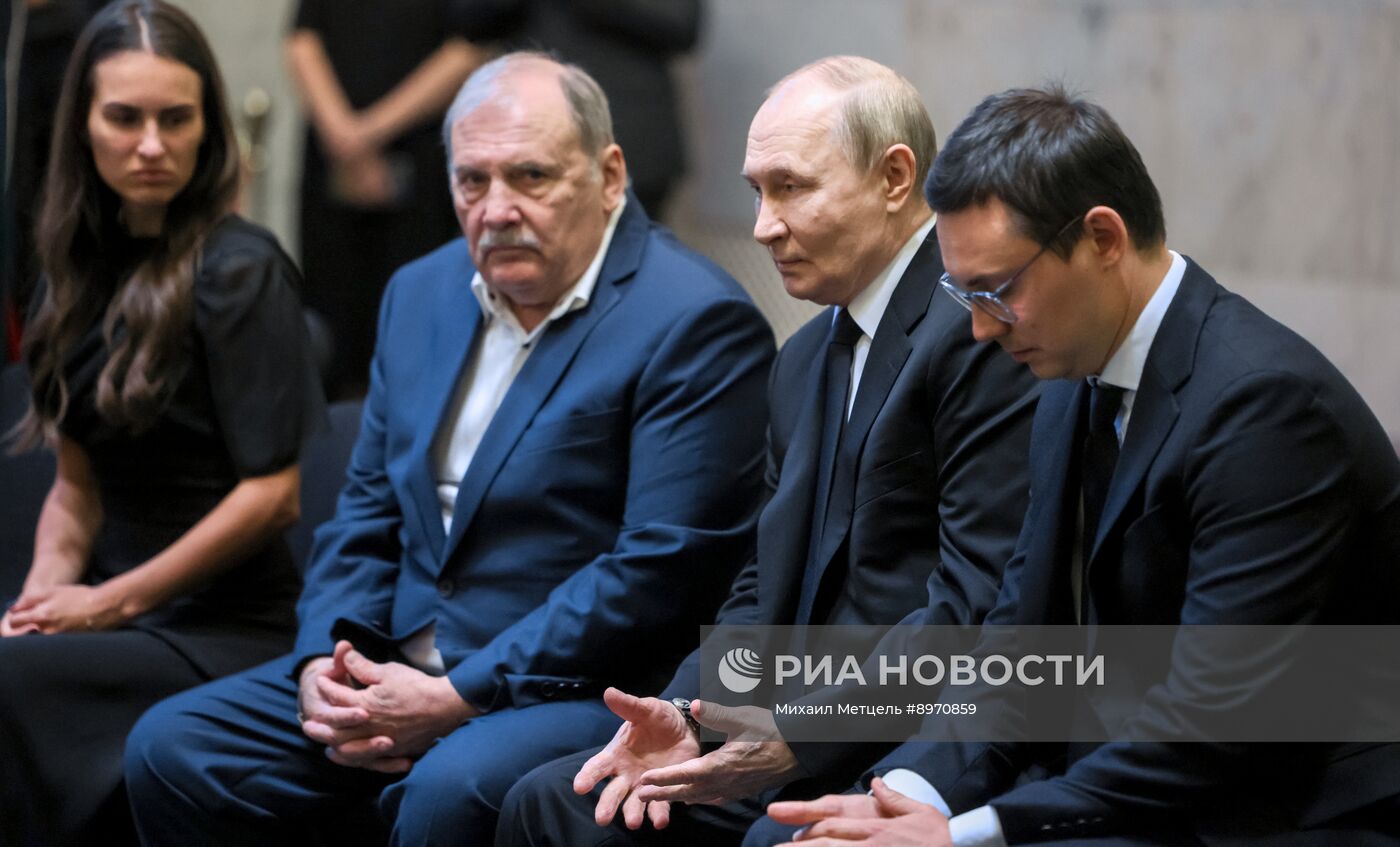 Прощание с председателем Верховного суда РФ Ириной Подносовой