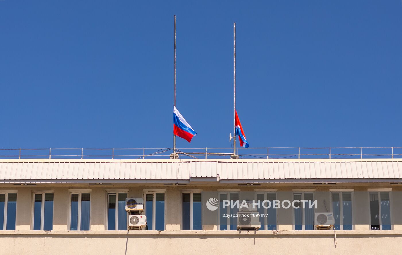 Траур по погибшим при крушении самолета Ан-24 в Амурской области 