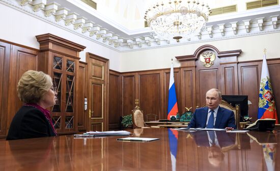 Президент Владимир Путин встретился с председателем Совета Федерации РФ Валентиной Матвиенко