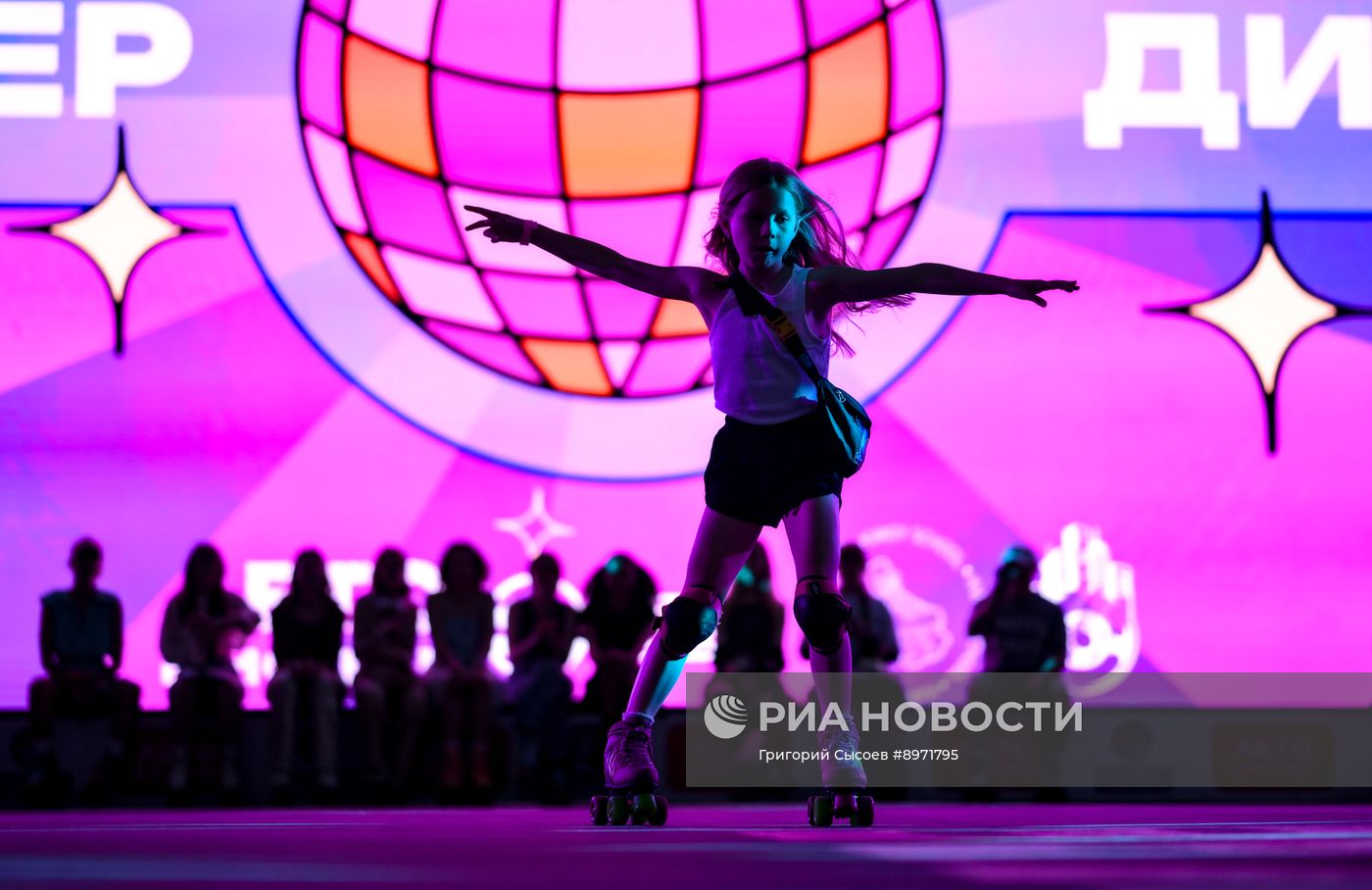 Роллер-диско на фестивале "Молодёжная точка" в Москве