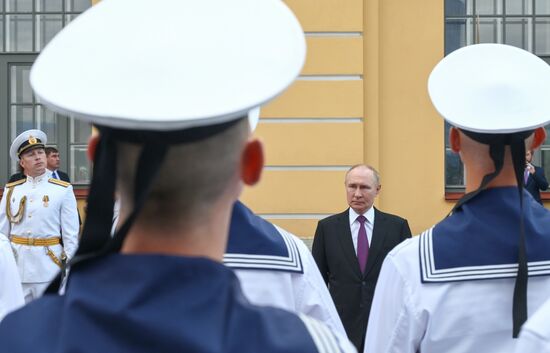 Рабочая поездка президента Владимира Путина в Санкт-Петербург 