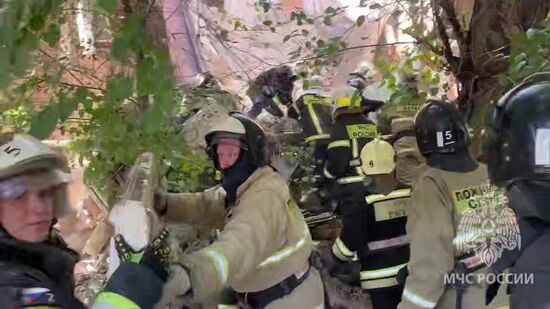 В Астрахани обрушилась часть подъезда жилого дома