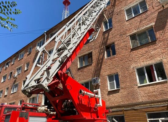 В Астрахани обрушилась часть подъезда жилого дома