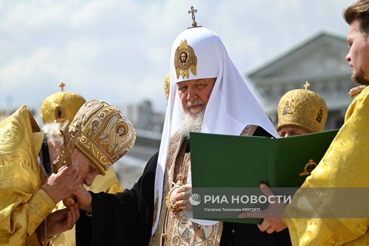 Патриаршее служение в День крещения Руси