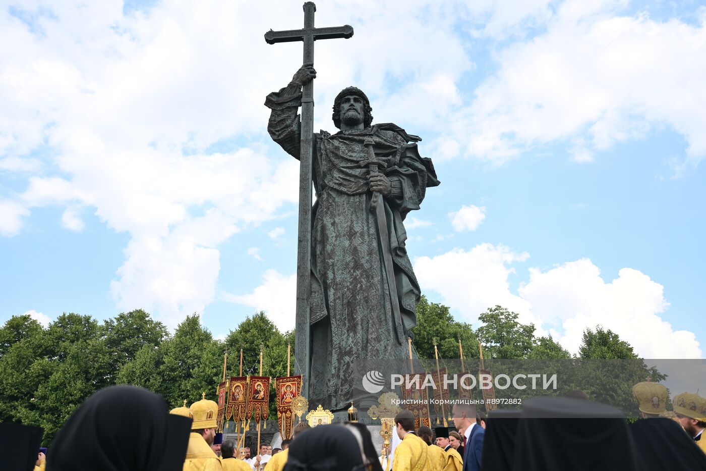 Патриаршее служение в День крещения Руси