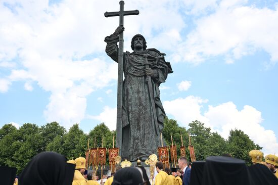 Патриаршее служение в День крещения Руси