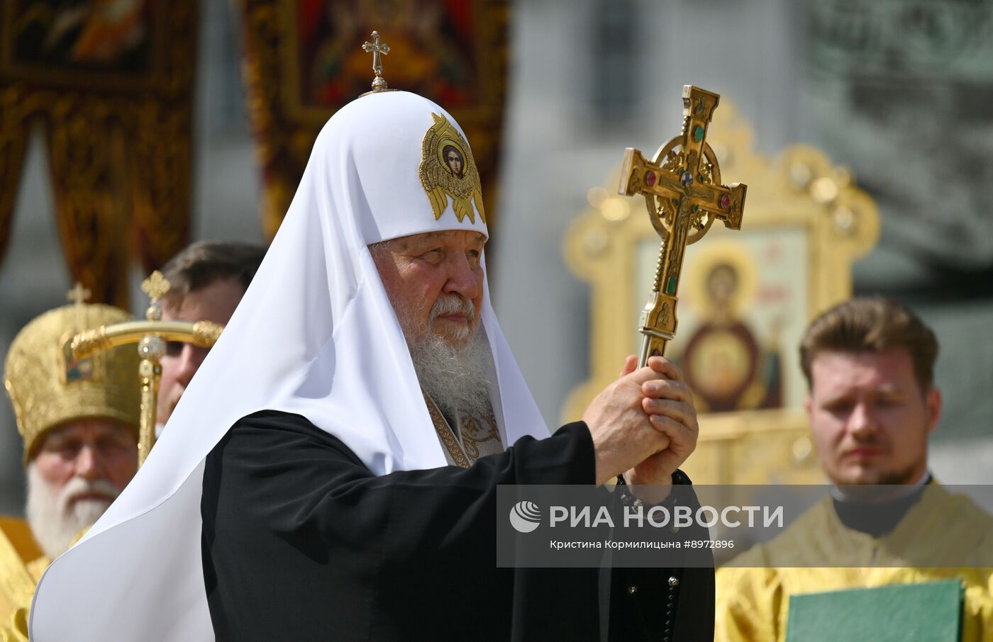 Патриаршее служение в День крещения Руси