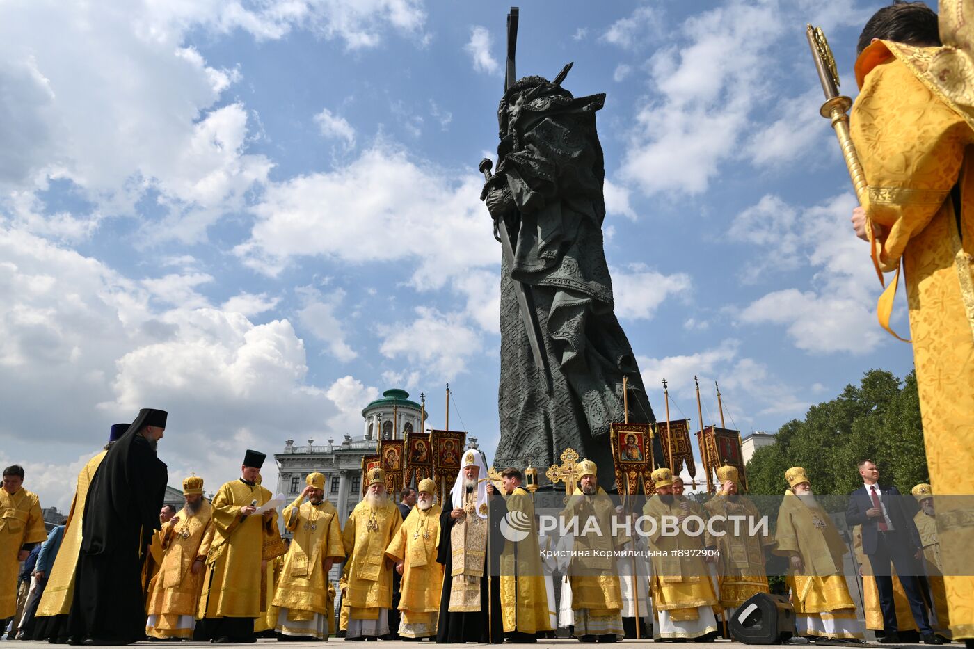 Патриаршее служение в День крещения Руси