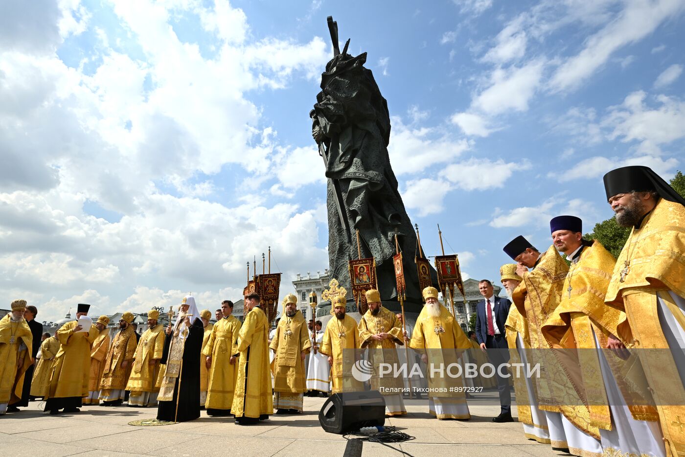 Патриаршее служение в День крещения Руси