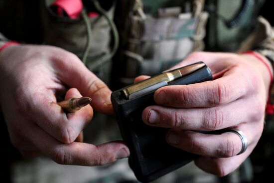 Тренировка снайперов группировки войск "Центр" в боевых условиях на Красноармейском направлении в ДНР