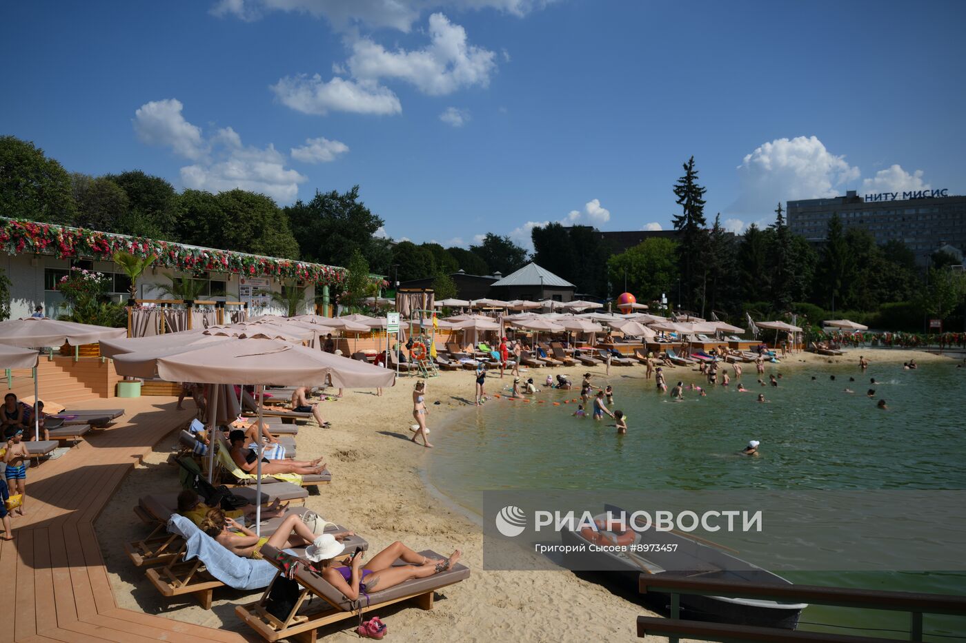 Обновленная пляжная зона на Пионерском пруду в Парке Горького