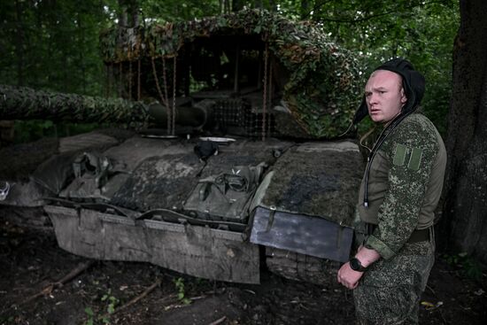 Танкисты группировки войск "Север" в Курской области