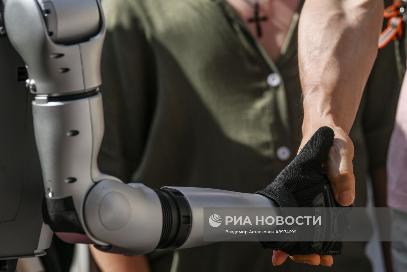 Первый в России шоурум-магазин роботов