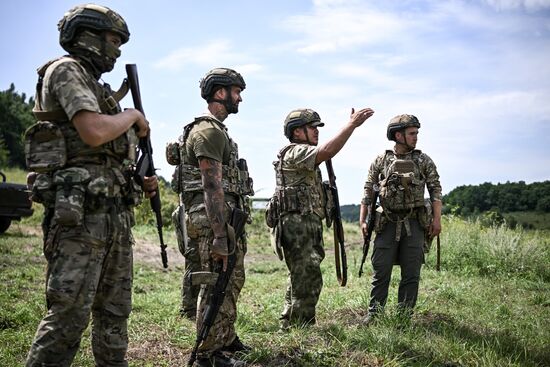 Отработка боевого слаживания морпехами группировки войск "Север" в Курской области