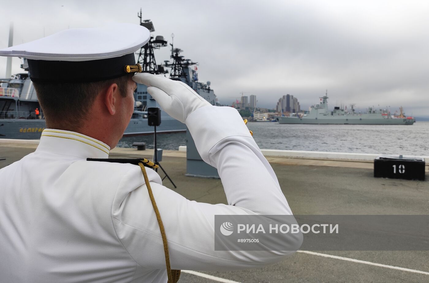 Церемония открытия совместных российско-китайских учений "Морское взаимодействие - 2025" во Владивостоке