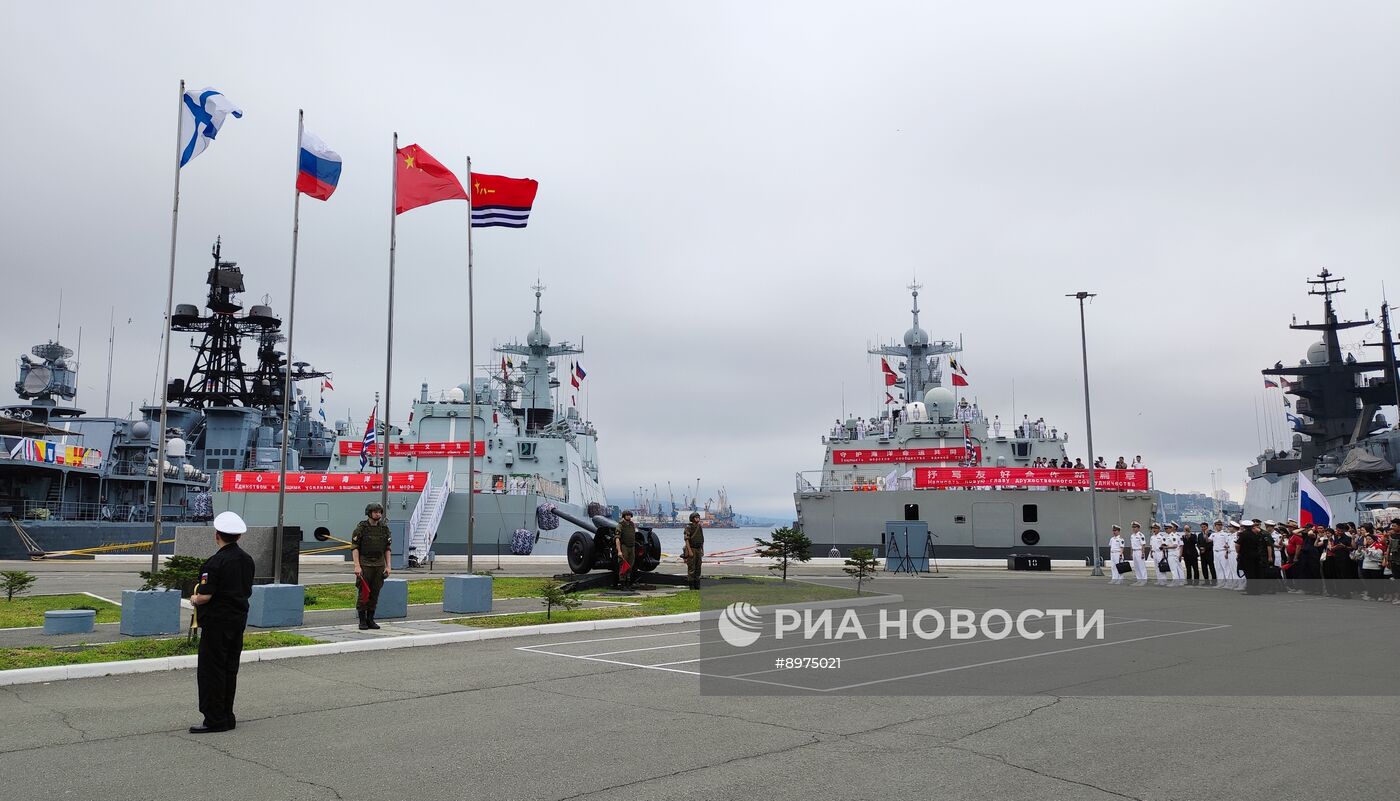 Церемония открытия совместных российско-китайских учений "Морское взаимодействие - 2025" во Владивостоке